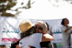 חיבוק של שלום